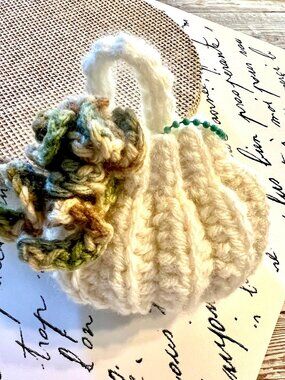 Beautiful Hand Crocheted White MINI-PURSE KEYCHAIN/BAG CHARM w/ Rose Cluster